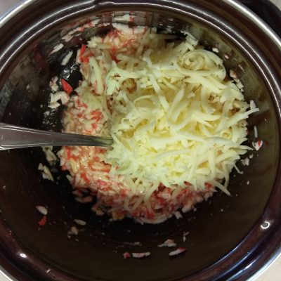 Фото рецепта - Котлеты из крабовых палочек с морковью и сыром - шаг 5