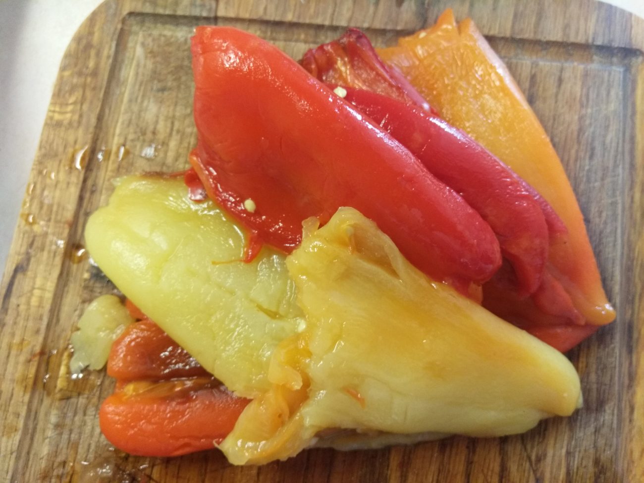 Крем-суп из запечённого перца с сельдереем и луком