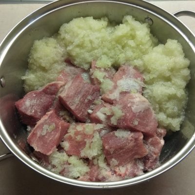 Фото рецепта - Шашлык из свиной вырезки в луковом маринаде - шаг 2