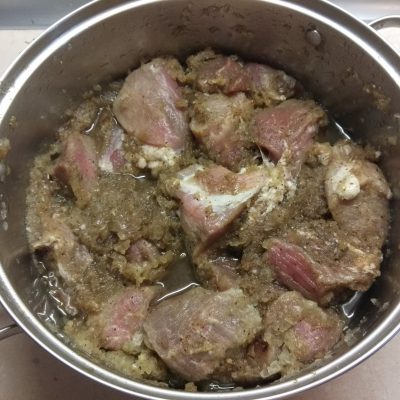 Фото рецепта - Шашлык из свиной вырезки в луковом маринаде - шаг 4