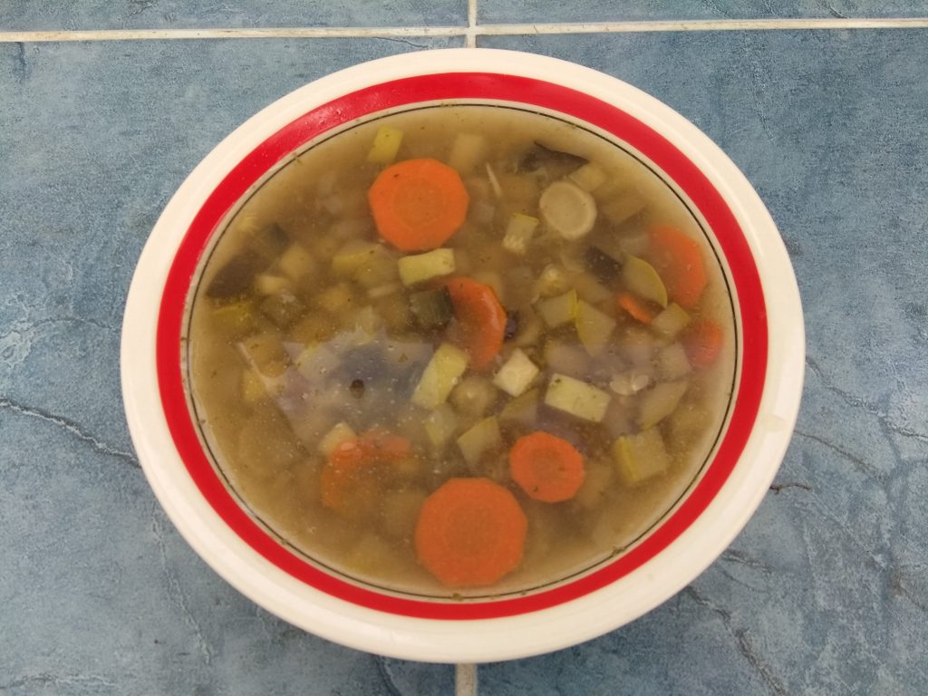 Суп из овощей с соусом песто