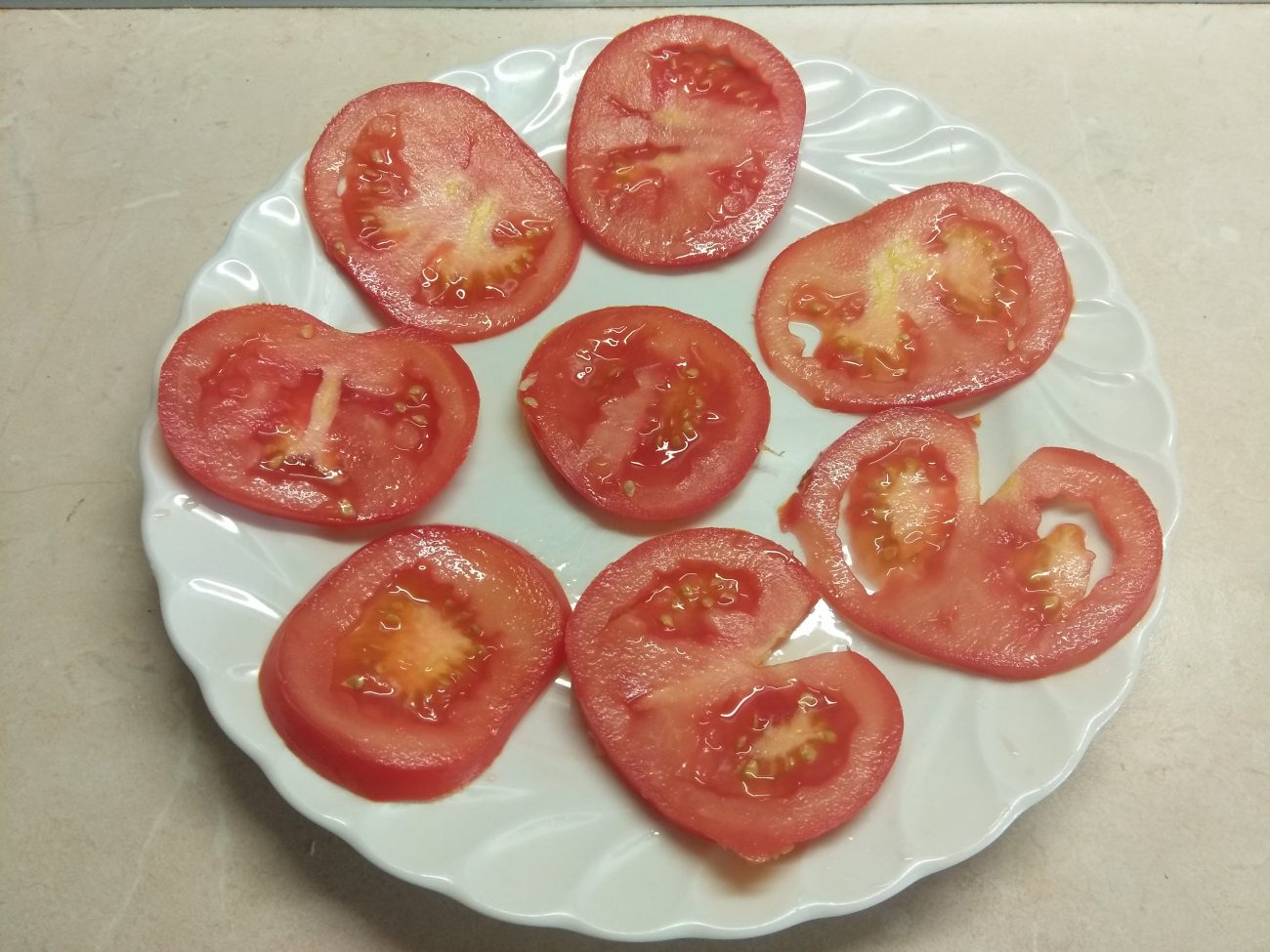 Закуска «а-ля капрезе» из помидоров и сыра