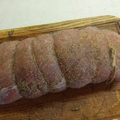 Фото рецепта - Мясной рулет с финиками и грецкими орехами - шаг 6