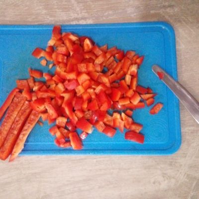 Фото рецепта - Салат «Куриный» с ананасами и кукурузой - шаг 3
