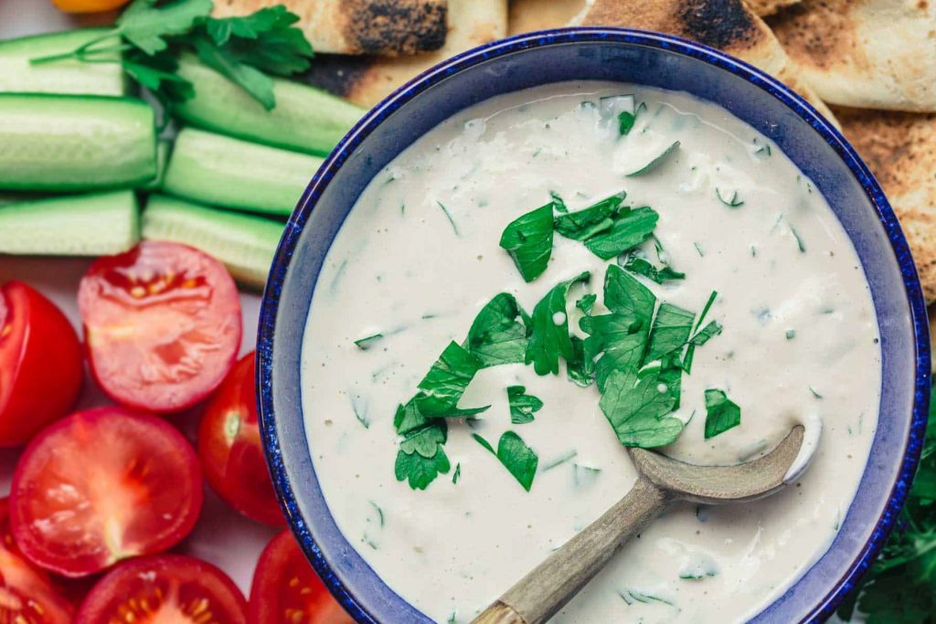 Белый соус из Тахини с чесноком и лаймом