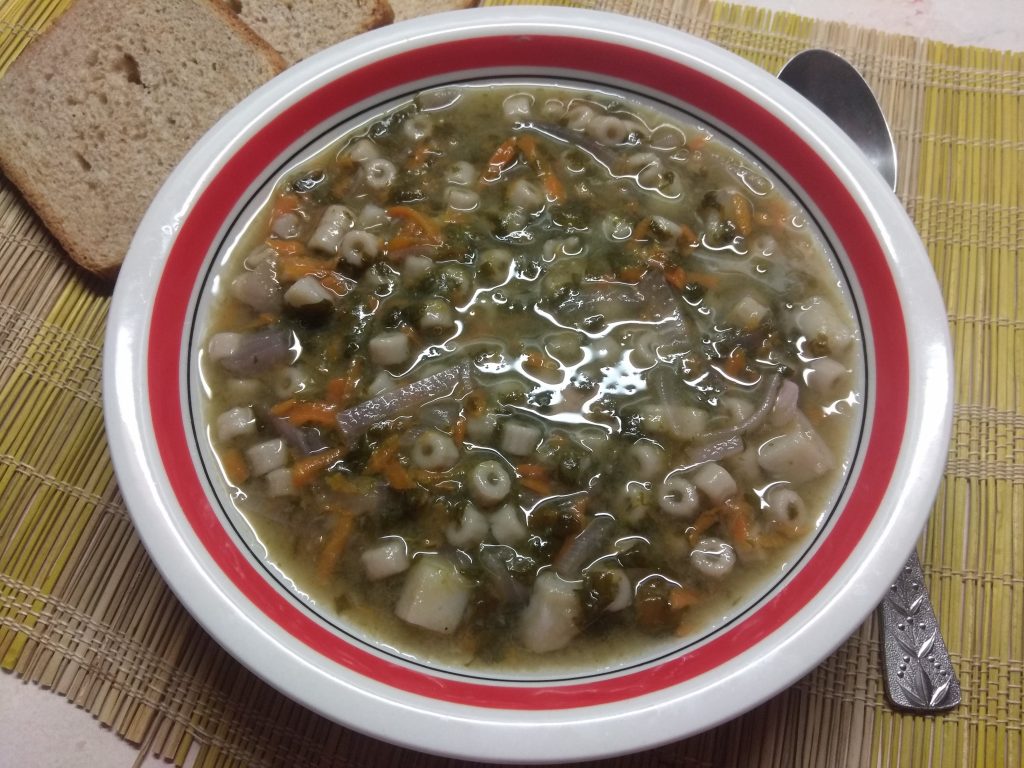 Постный суп со щавелем и макаронами