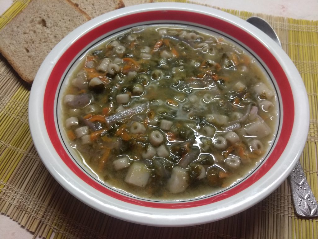 Фото рецепта - Постный суп со щавелем и макаронами - шаг 5