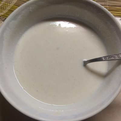 Фото рецепта - Салат с фризе, куриной грудкой, авокадо и зелеными помидорами - шаг 8