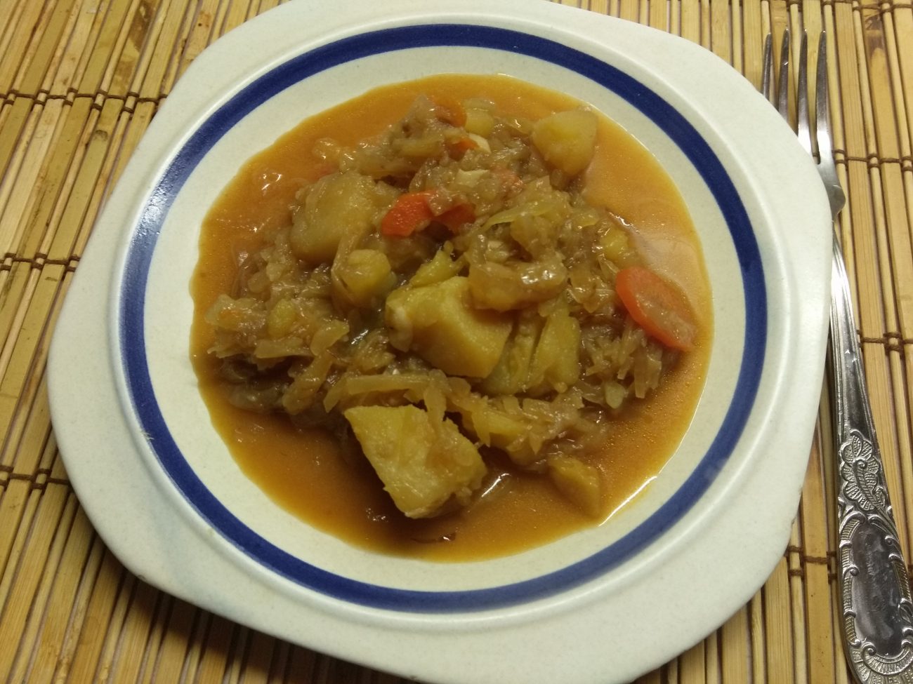 Овощное рагу из капусты и картофеля