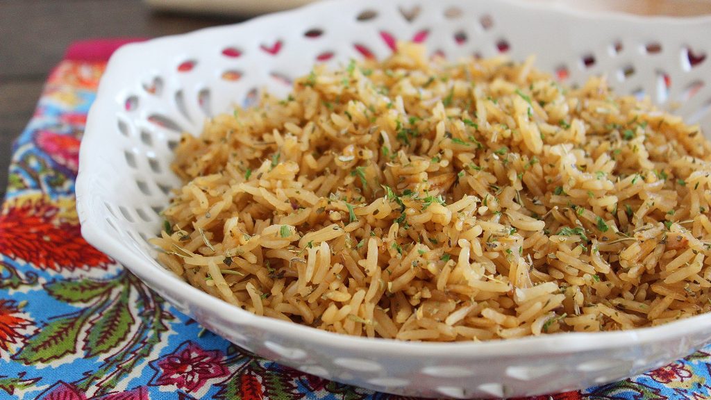 Рис с луком и травами (гарнир)