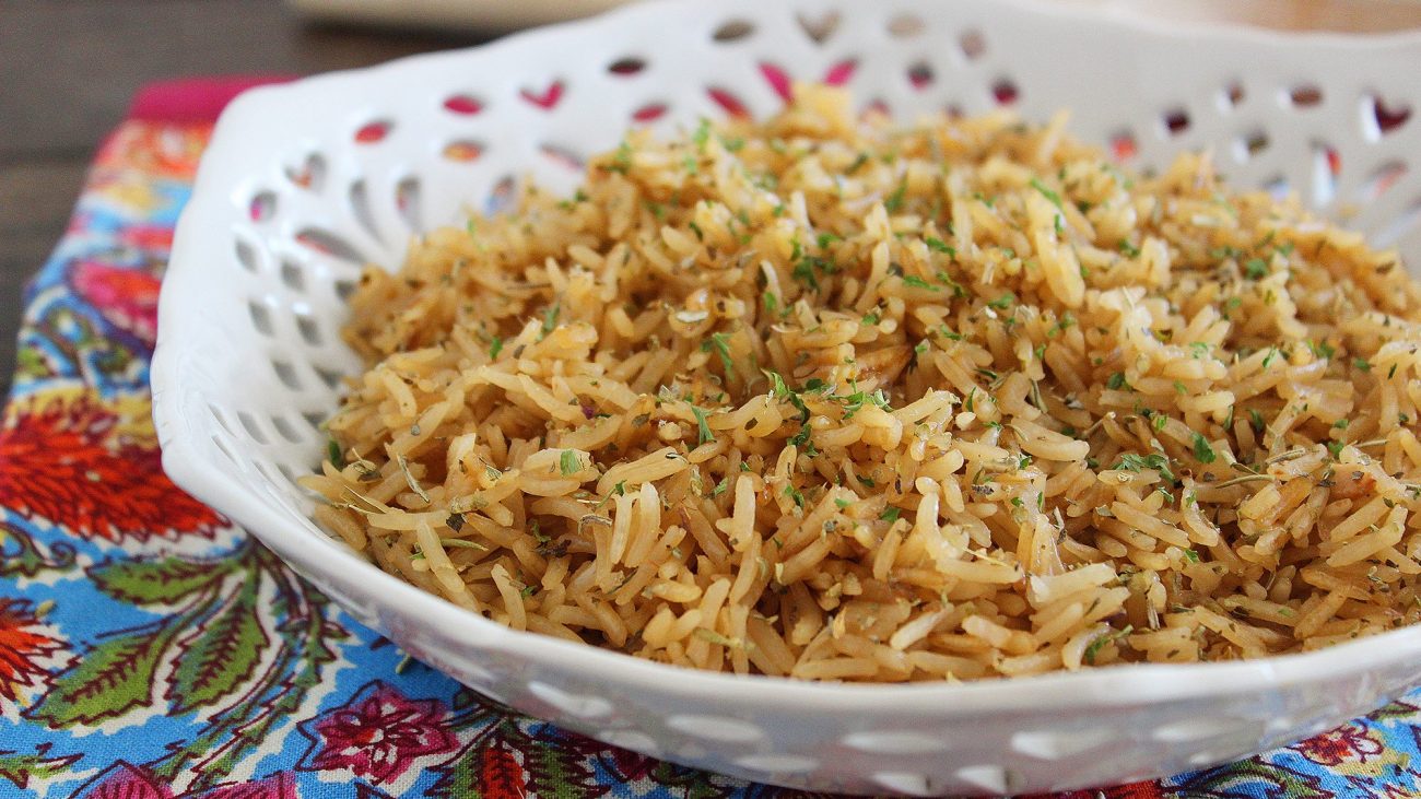 Рис с луком и травами (гарнир)