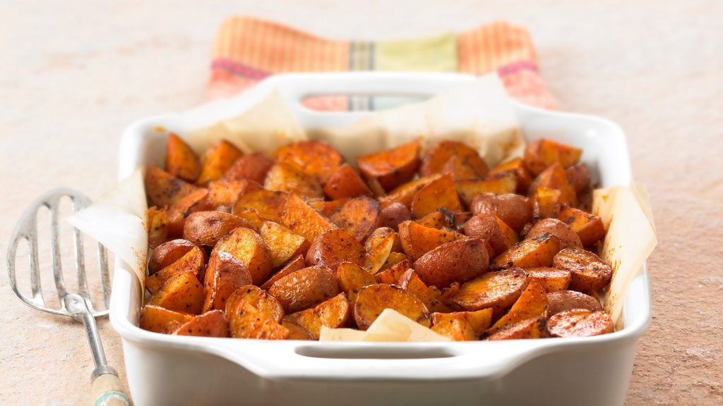 Запеченный картофель с луком (гарнир)