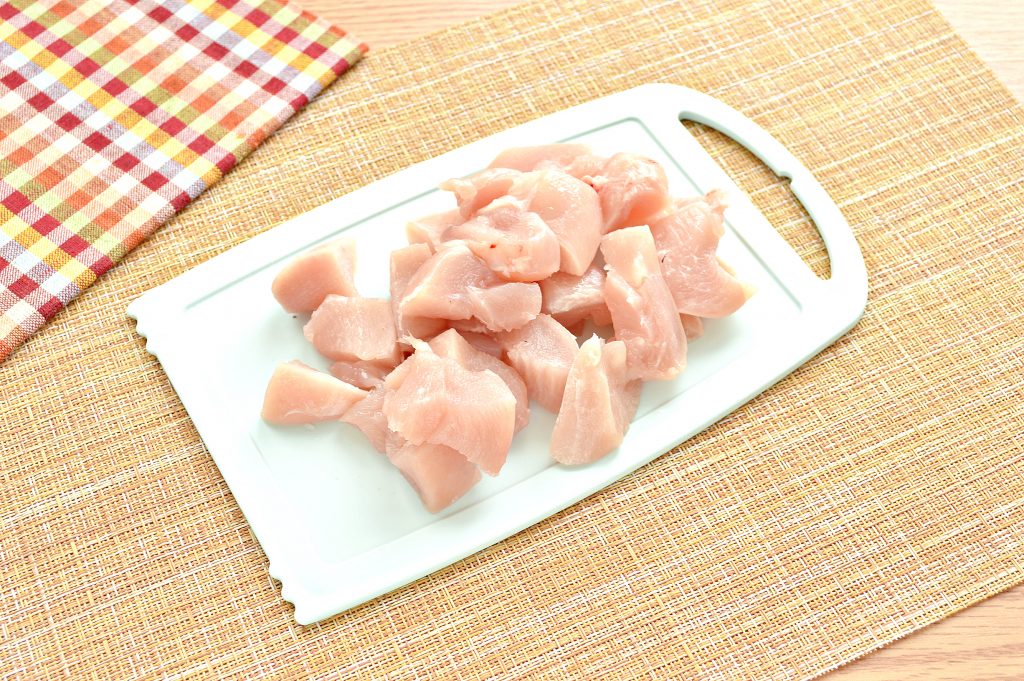 Фото рецепта - Начинка для мантов из курицы и картофеля - шаг 1