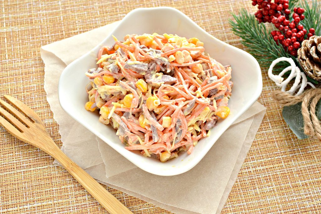Салат с говядиной, кукурузой и корейской морковкой