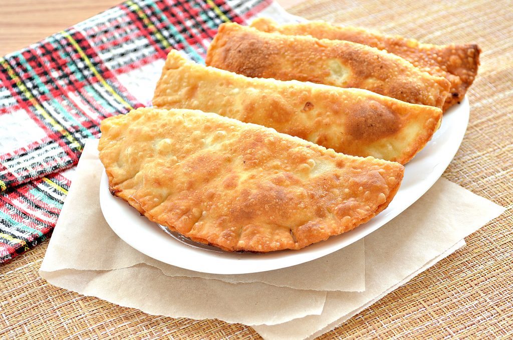 Чебуреки с курицей и сыром