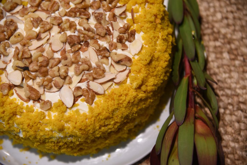Тыквенный торт с грецкими орехами и сырным кремом