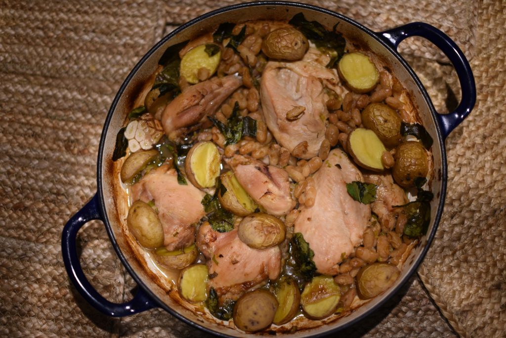 Курица с белой фасолью и картошкой