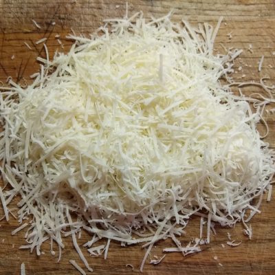 Фото рецепта - Пюре из картофеля и зеленого горошка с чесноком и пармезаном - шаг 6