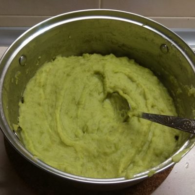 Фото рецепта - Пюре из картофеля и зеленого горошка с чесноком и пармезаном - шаг 7