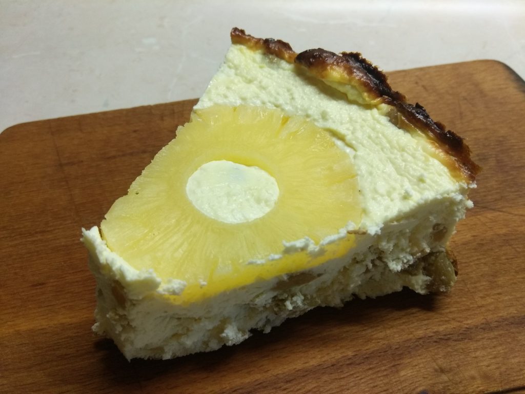 Творожник с консервированными ананасами