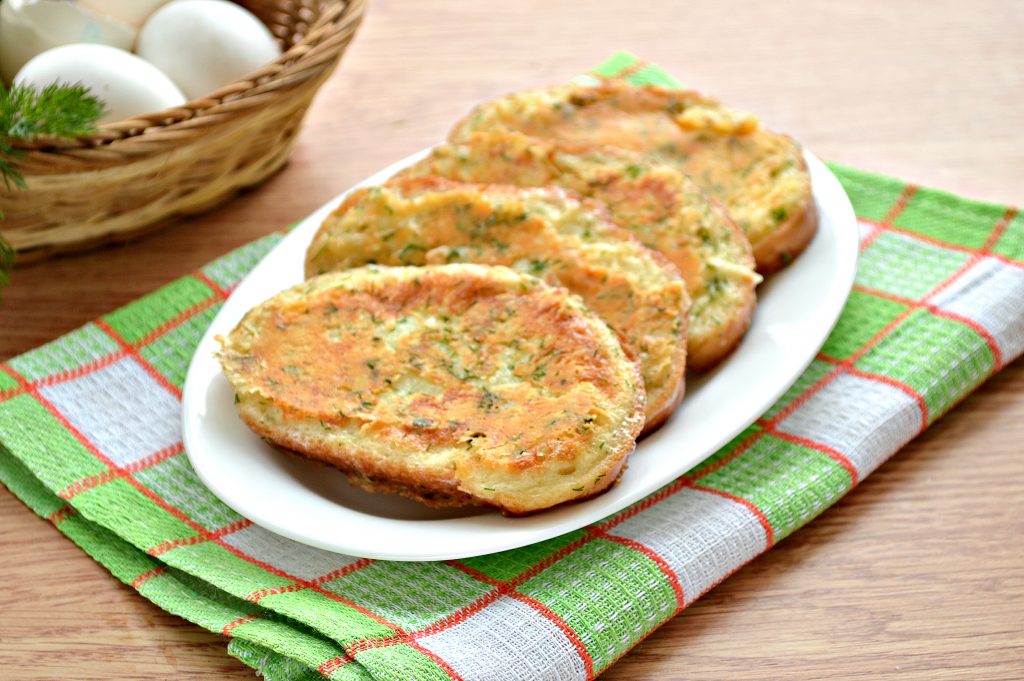 Яичные гренки с сыром и зеленью