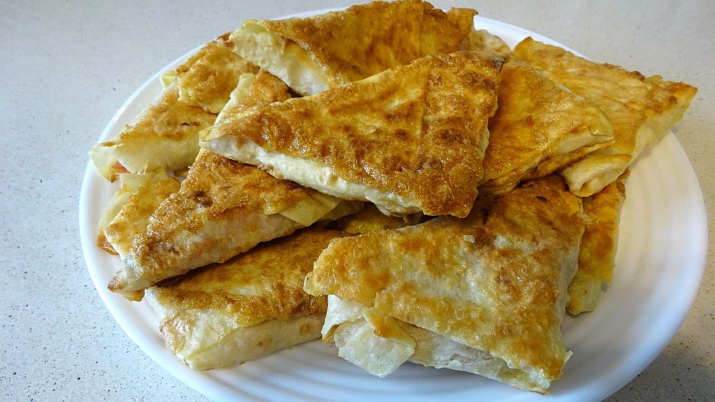 Конвертики из лаваша с сыром и колбасой