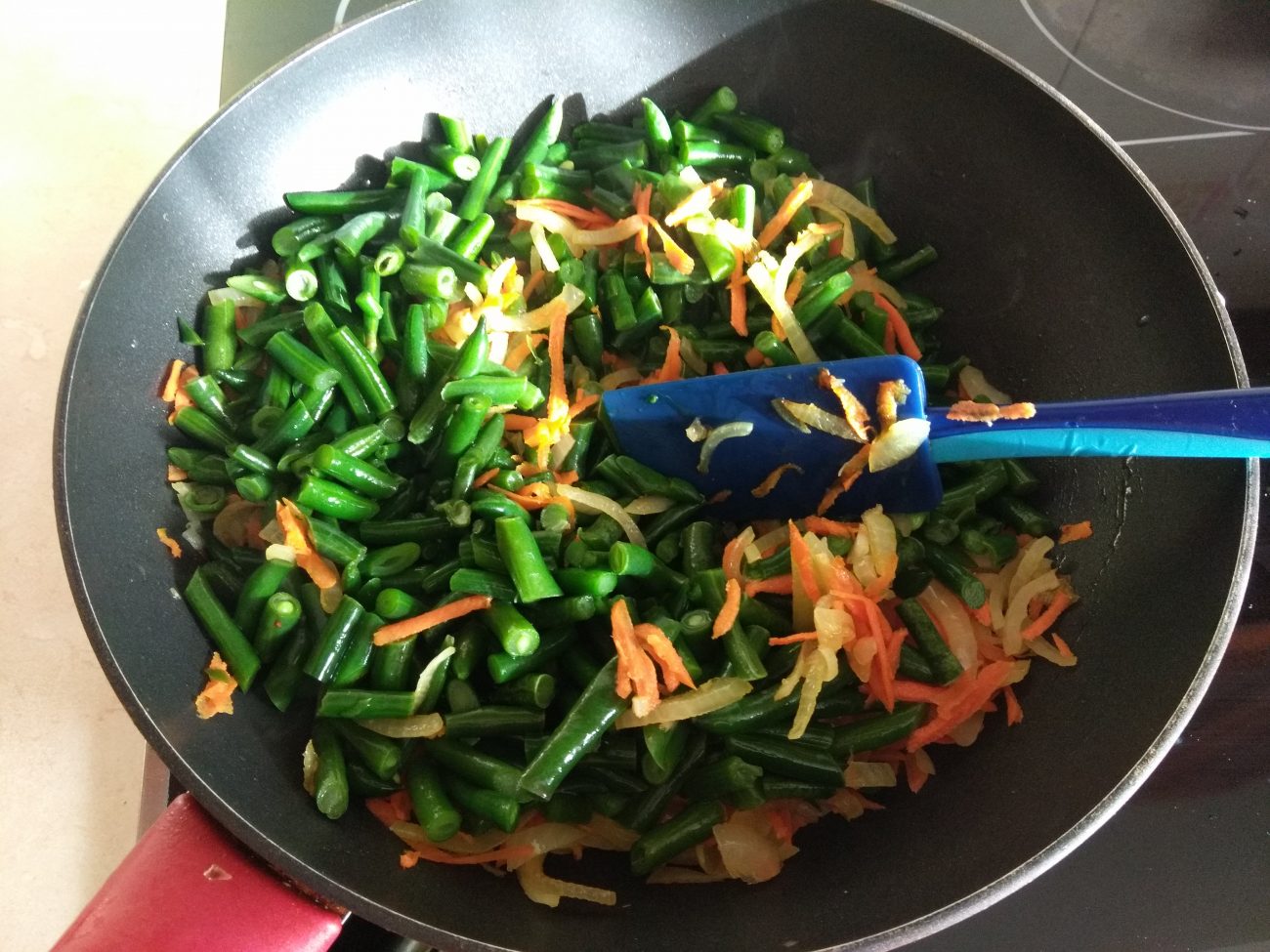 Стручковая фасоль, тушенная с луком и морковью рецепт с