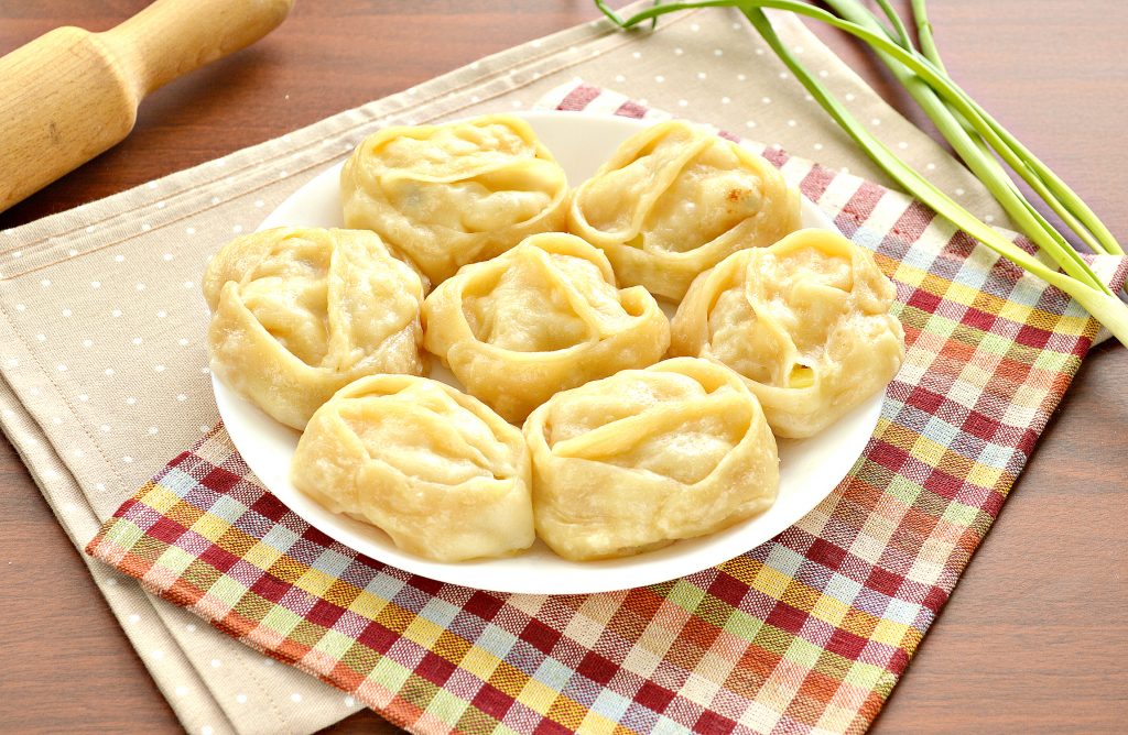 Фото рецепта - Постные манты с картошкой и кабачком - шаг 10