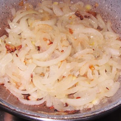 Фото рецепта - Салат с мясом и маринованным огурцом - шаг 3