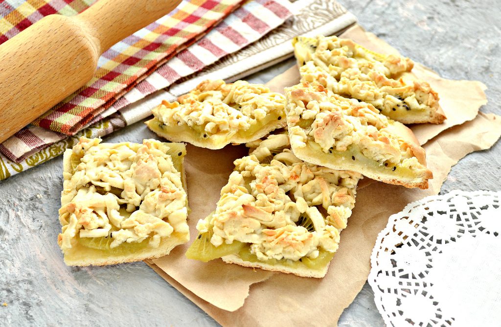 Тертый пирог с киви (песочное тесто)