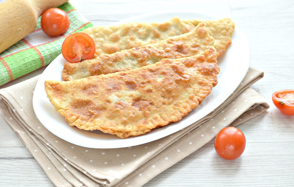 Чебуреки со свининой