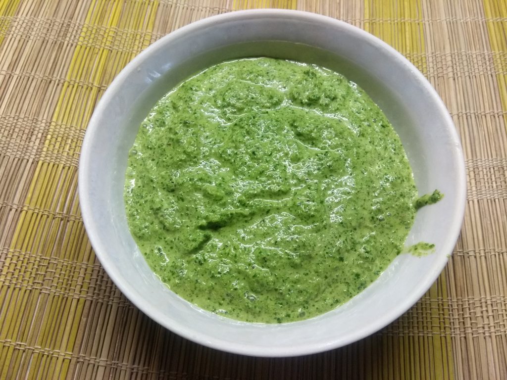 Сметанный соус с петрушкой и чесноком