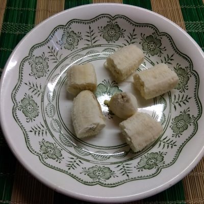 Фото рецепта - Сладкие сэндвичи из печенья с шоколадно-банановой начинкой - шаг 1