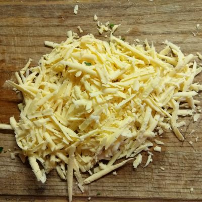 Фото рецепта - Горячие бутерброды с сардинами, петрушкой и огурцами - шаг 5