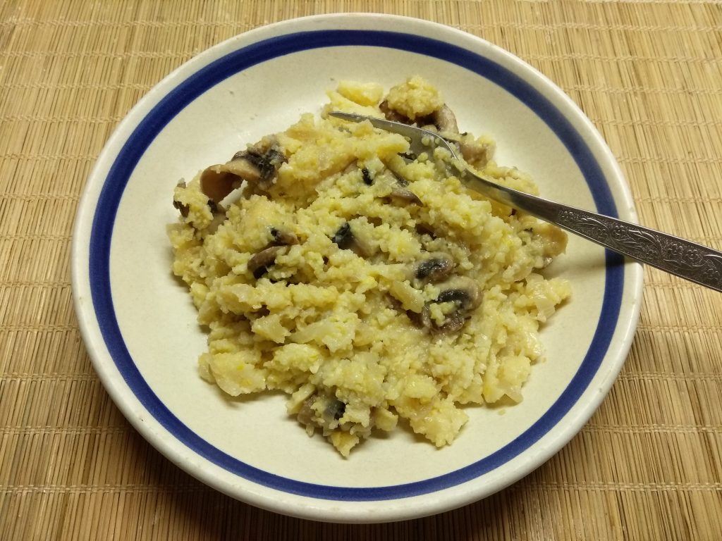 Кукурузная каша с шампиньонами и пармезаном
