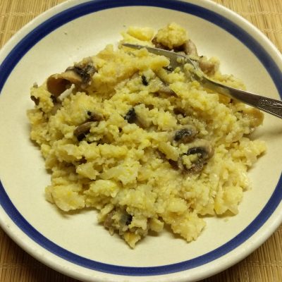 Фото рецепта - Кукурузная каша с шампиньонами и пармезаном - шаг 6
