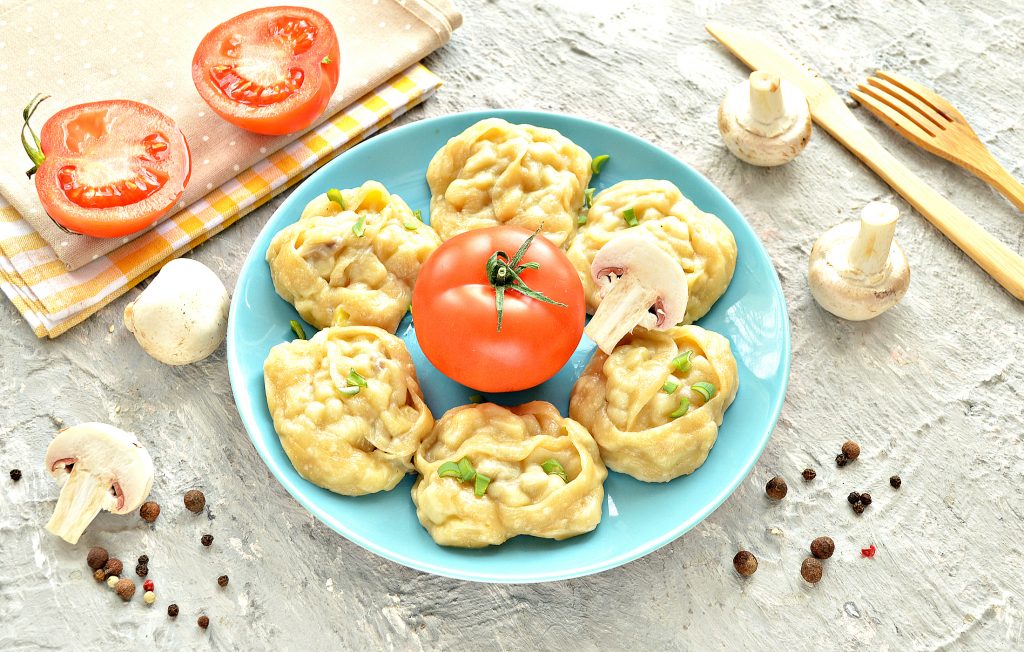 Постные манты с грибами и картошкой