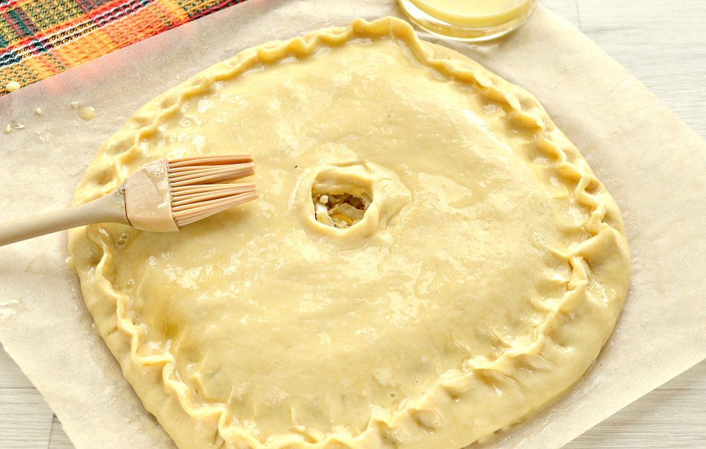 Фото рецепта - Вкусный дрожжевой пирог с капустой в духовке - шаг 6