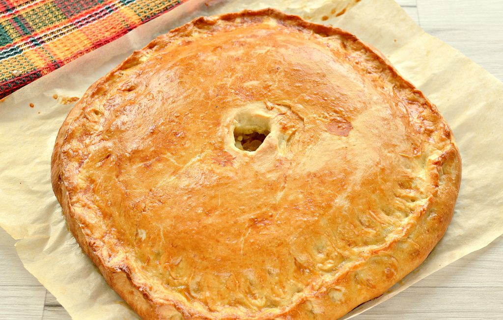 Фото рецепта - Вкусный дрожжевой пирог с капустой в духовке - шаг 7