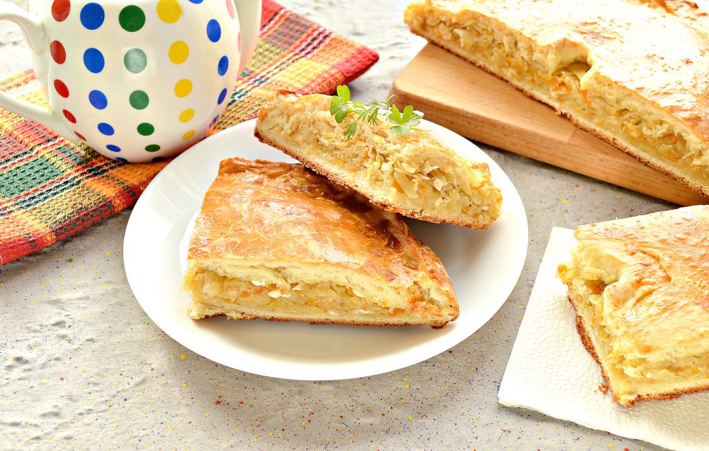 Вкусный дрожжевой пирог с капустой в духовке