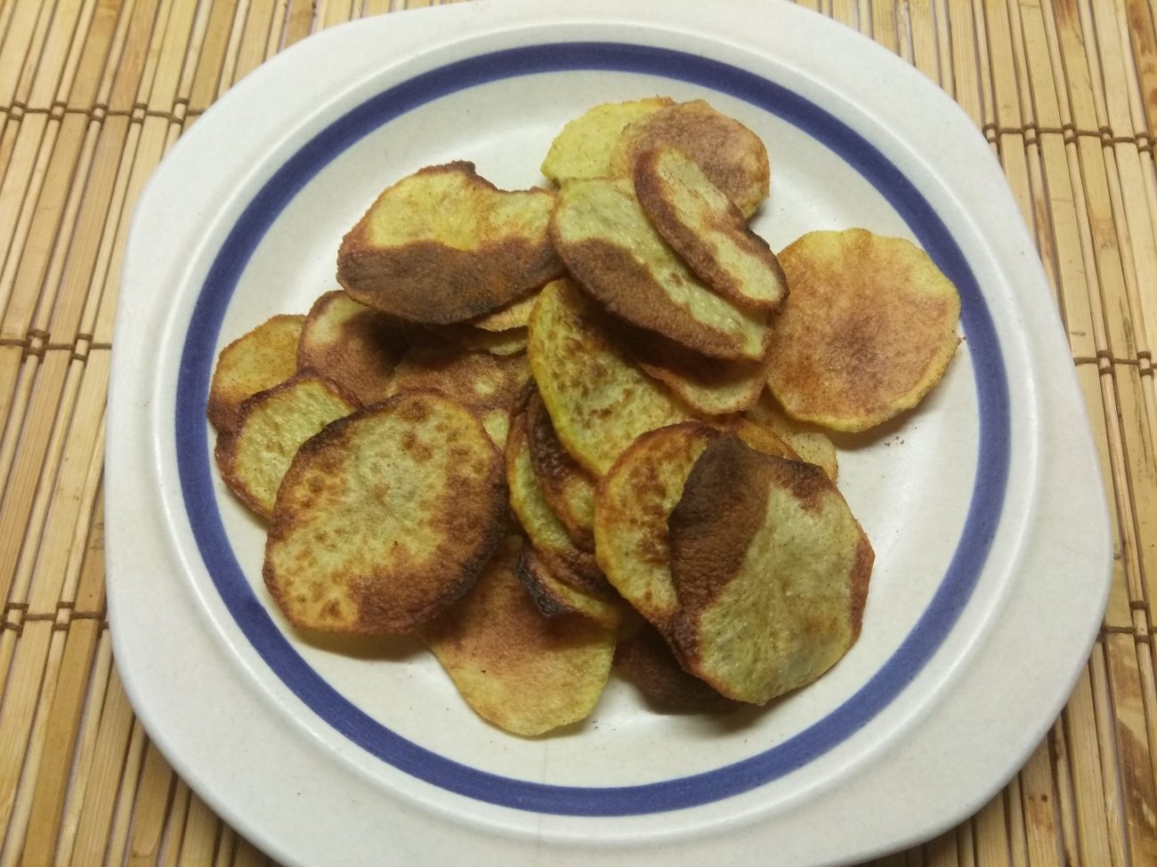 Картофельный чипсы со специями
