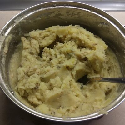 Фото рецепта - Картофельные кексы с консервированными сардинами - шаг 3