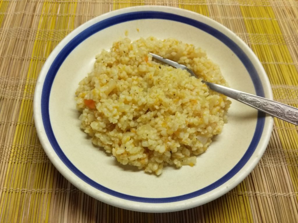 Булгур с луком и морковью