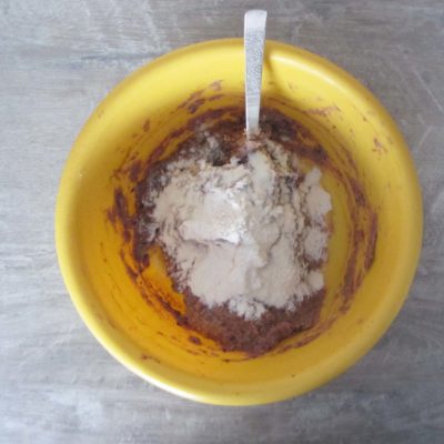 Фото рецепта - Постные котлеты из красной фасоли орехами и чесноком - шаг 3
