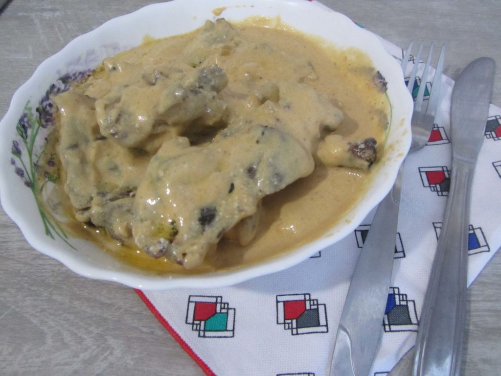 Фото рецепта - Мясо кролика (зайца) тушеного в сметане - шаг 6