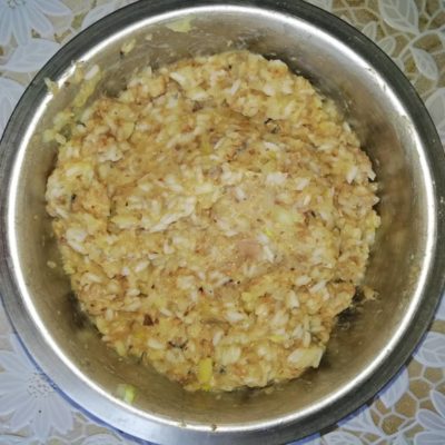 Фото рецепта - Котлеты из рыбных консервов (с рисом и картофельным пюре) - шаг 3