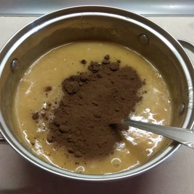 Фото рецепта - Брауни на яблочном варенье с орехами - шаг 3