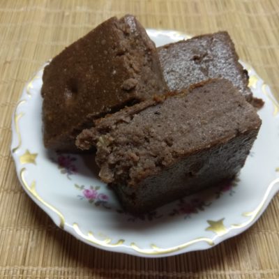 Фото рецепта - Брауни на яблочном варенье с орехами - шаг 6