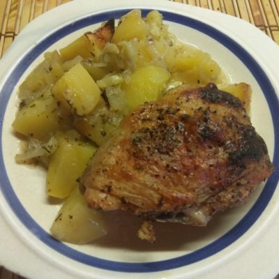 Фото рецепта - Картофель, запеченный с курицей в духовке - шаг 5