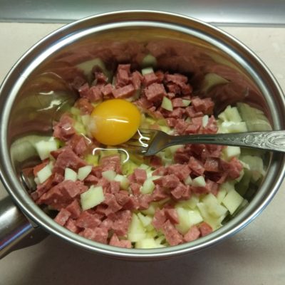 Фото рецепта - Шампиньоны, фаршированные яблоками и салями - шаг 4